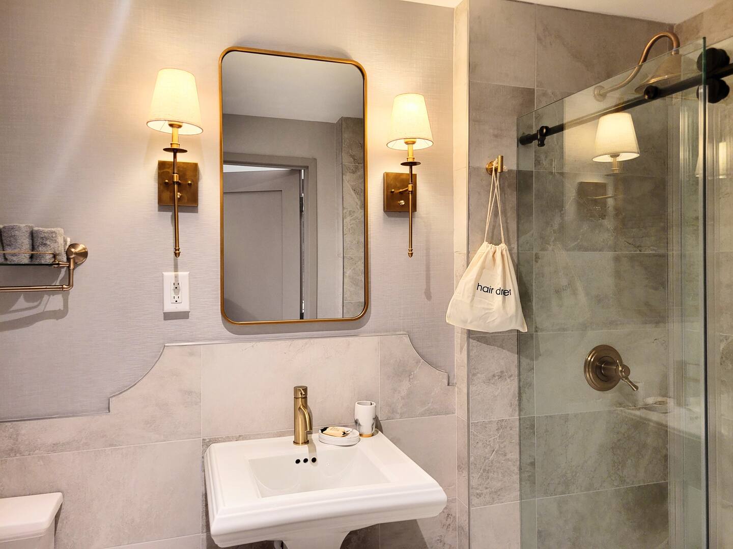 Luxury Studio at Sterling (#303) photo 5